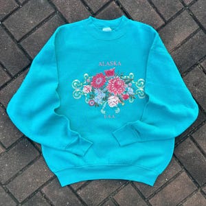 Vintage Fruit Of The Loom Tag Alaska Big Logo Printed Sweatshirt Pullover Crewneck Sweater Vintage Alaska Floral Colour Soft Blue Size Large
