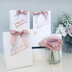 Personalised Wedding Gift Bags with bows - Gift Bags for Bride Bridesmaid Mother of the Bride Maid Of Honour Flower Girl