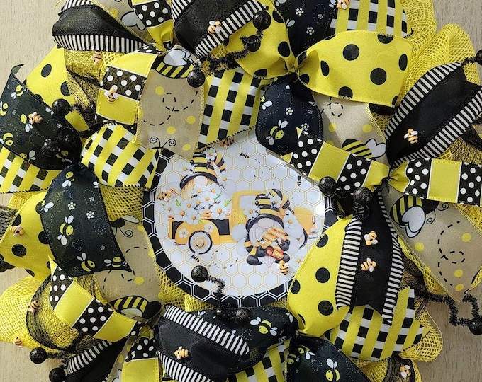 Bumble Bee Wreath, 22"
