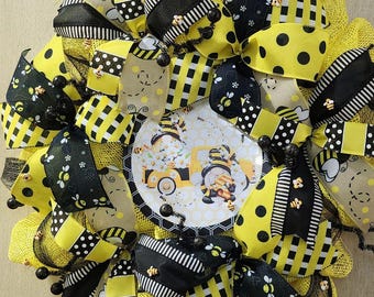 Bumble Bee Wreath, 22"