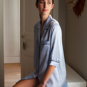 Blue mid-sleeve silk nightgown