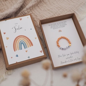 Geschenkset Geburtstag Armband -Regenbogen bunt- Karte Kind Baby Herz Name persönliches Geschenk personalisiert Mädchen Junge Box