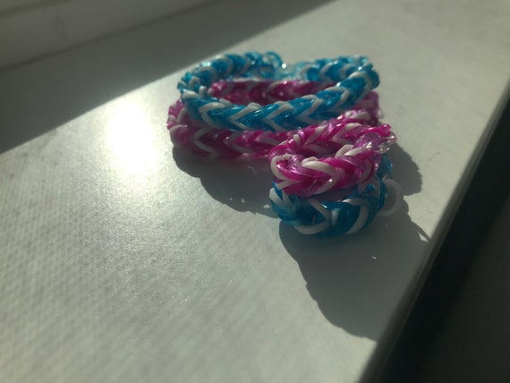 Double banded inverted fishtail Rubber Band Bracelet. Rainbow colors | Rainbow  loom rubber bands, Rainbow loom patterns, Loom bands