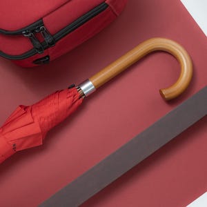 HideWise London Stylish Windproof Walking Umbrella – Strong Wooden J-Handle, UV Protection, Automatic Open, Perfect for Rain & Sun (Red)