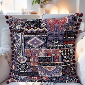 Capas de almofada em patchwork roxo, conjunto de 2, 50 x 50 cm, acabamento com pompons, estilo boho kilim