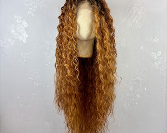 Peruca para uso diário! 89 cm de comprimento, cabelo humano cacheado com efeito ombré loiro morango, frente de renda, aparência realista.