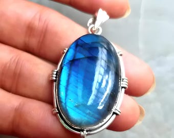 Silver Oval Labradorite Necklace / Labradorite Jewelry / Labradorite Pendant / Sterling Silver Labradorite / Layering Necklace / Mom Gift