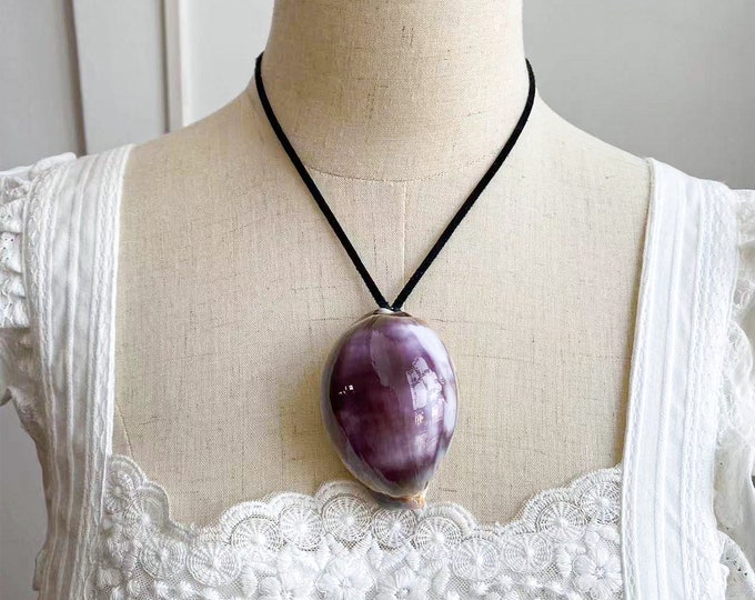Handcrafted Purple Seashell Pendant Necklace, Natural Purple Conch Necklace, Bohemian Mediterranean Style Ocean Necklace, Unique Accessory