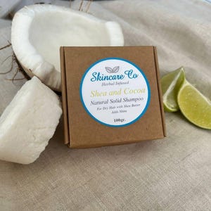 Natuurlijke, biologisch afbreekbare shampoo bar met sheaboter voor droog haar.