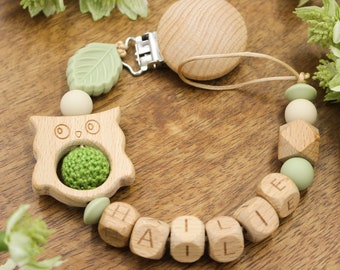 Little owl wooden dummy clip with name green | Personalised pacifier clip, owl bird design | Baby Shower, New Baby Arrival, Christening gift