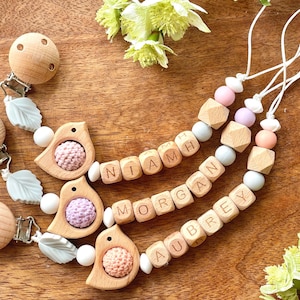 Robin little bird wooden dummy clip with name | Personalised pacifier clip, little robin bird design | Baby keepsake, New Baby Arrival gift