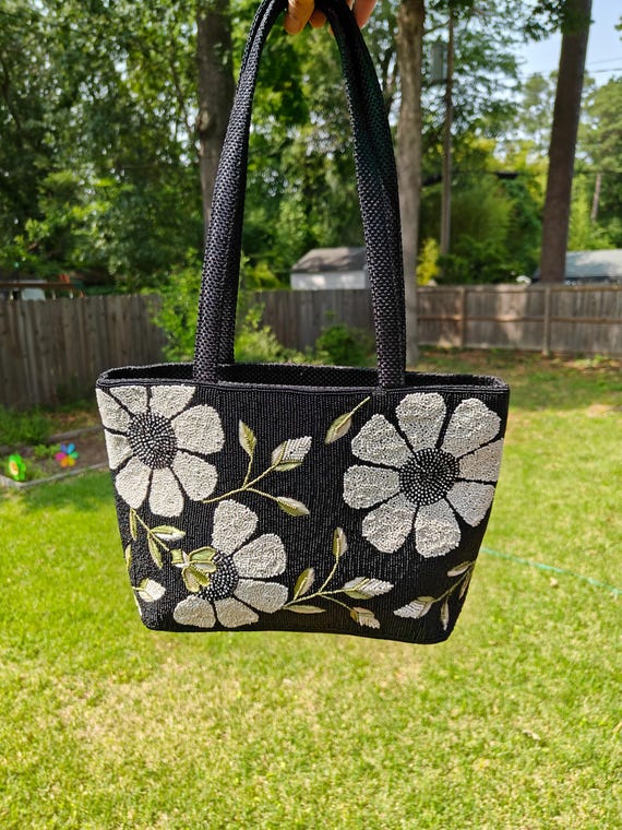 Floral Shoulder Bag, Top Handle Bag, Beaded Bag, Black Bag, Tote Bag, Beaded Purse, Summer Bag, Outdoor Bag, Daisy Flower Bag, Gift for Mom