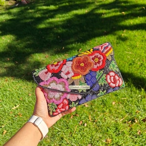 Schwarze Perlen Blumen Clutch: Handgemachte Crossbody Abendtasche