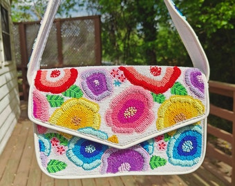 Bolso de hombro con cuentas florales, bolso con cuentas, bolso con cuentas blancas, bolso floral de declaración, bolso de cuentas de semillas, bolso de noche de fiesta, regalo para ella