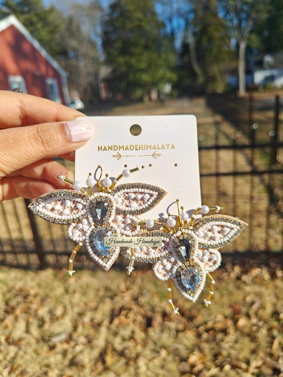 White Bee Earrings, Spring Beaded Earrings, Seed Bead Nature Jewelry Summer Dangle