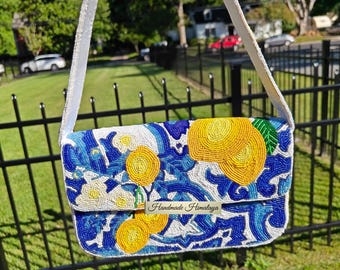 Zitronenfarbene Perlenhandtasche | Schultertasche mit Mosaikmuster von der Amalfiküste | Blaue Zitrushandtasche aus Positano (Urlaubsmotiv)