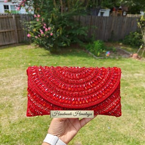 ビーズの赤いクラッチ：クリスタルのイブニングバッグ、パーティーバッグ