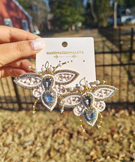 White Bee Earrings, Spring Beaded Earrings, Seed Bead Nature Jewelry Summer Dangle