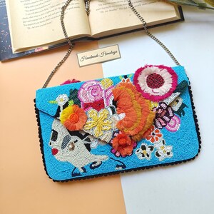 Clutch de cuentas azules, bolso de novia azul, clutch para boda en la playa, obra de arte, bolso de cuentas, bolso cruzado, bolso de dama con flores, clutch de verano