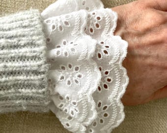 Removable cuffs or wristbands in single or double white embroidered lace