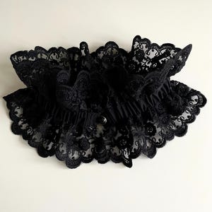 Detachable Victorian collar and matching cuffs in black embroidered lace image 5