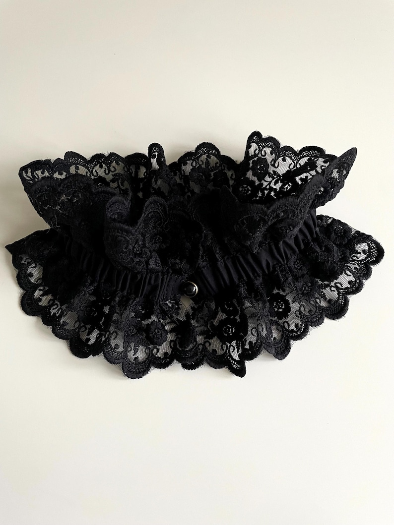 Detachable Victorian collar and matching cuffs in black embroidered lace image 5