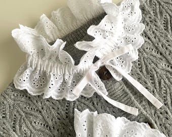 Detachable Victorian collar and matching cuffs in white embroidered lace