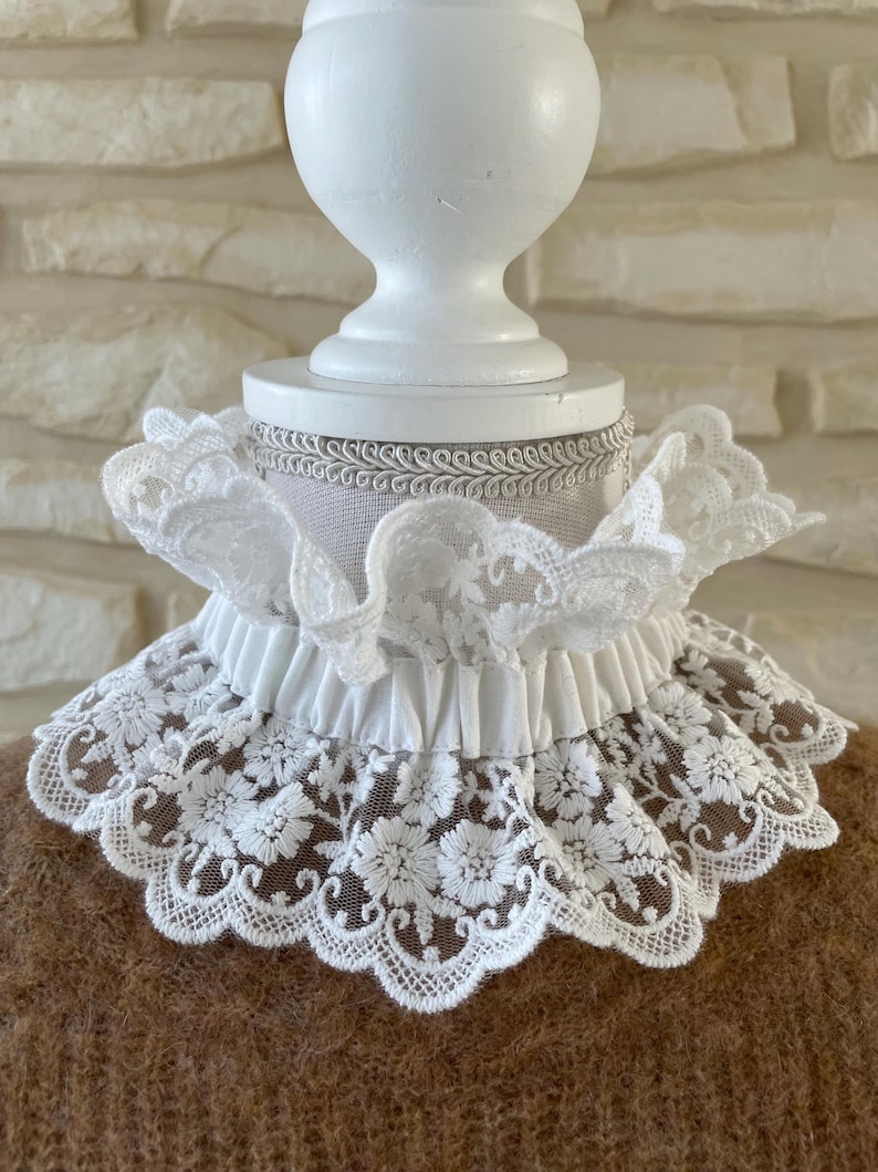 Detachable Victorian collar and matching cuffs in natural white embroidered lace image 2