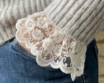 Manchettes ou poignets amovibles en dentelle brodée blanche