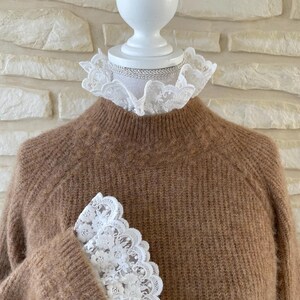 Detachable Victorian collar and matching cuffs in natural white embroidered lace image 4