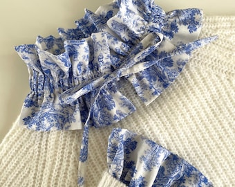 Detachable Victorian collar and matching cuffs in toile de jouy print fabric
