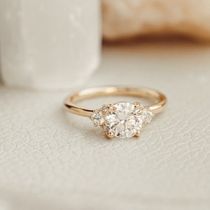 Round Engagement Ring, 14K Gold Three Stone Moissanite Diamond Ring, Wedding Ring, Proposal Ring, Delicate Solitaire Cluster Bridal Ring