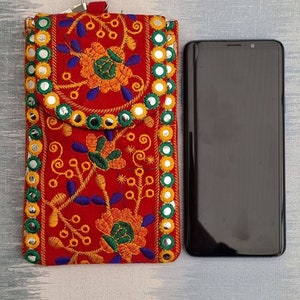 Velvet Mobile Phone Bag with Neck Strap, Embroidered Handmade Felt Mobile Phone Sleeve with Lanyard, iPhone 15 case, Flower Phone Pouch