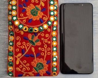 Velvet Mobile Phone Bag with Neck Strap, Embroidered Handmade Felt Mobile Phone Sleeve with Lanyard, iPhone 15 case, Flower Phone Pouch