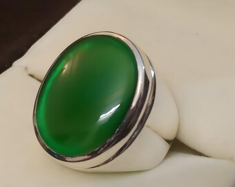 Anel masculino em prata de lei com ágata verde (Aqeeq iemenita).