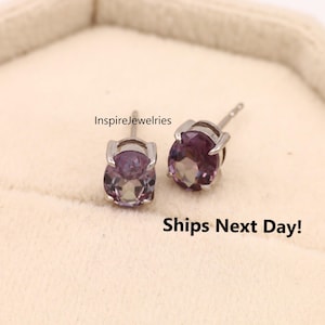 Clous d'oreilles ovales en alexandrite cultivés en laboratoire, boucles d'oreilles avec pierre de naissance en mai, clous d'oreilles à changement de couleur, boucles d'oreilles argent promesse, cadeau pour elle
