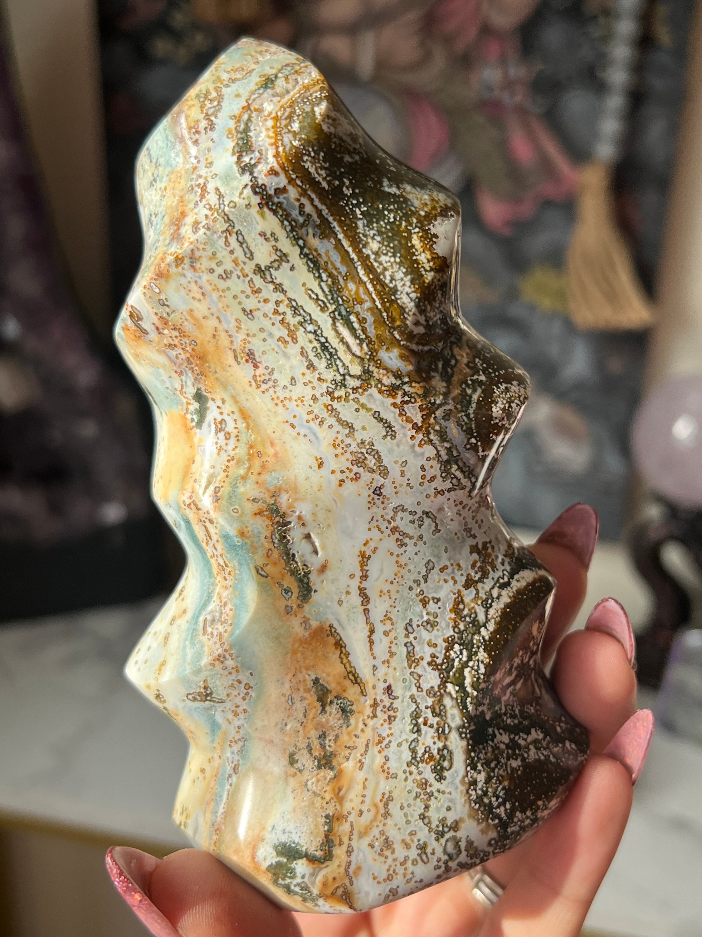 見事な鮮やかな色のマイクロオービキュラーオーシャンジャスパー