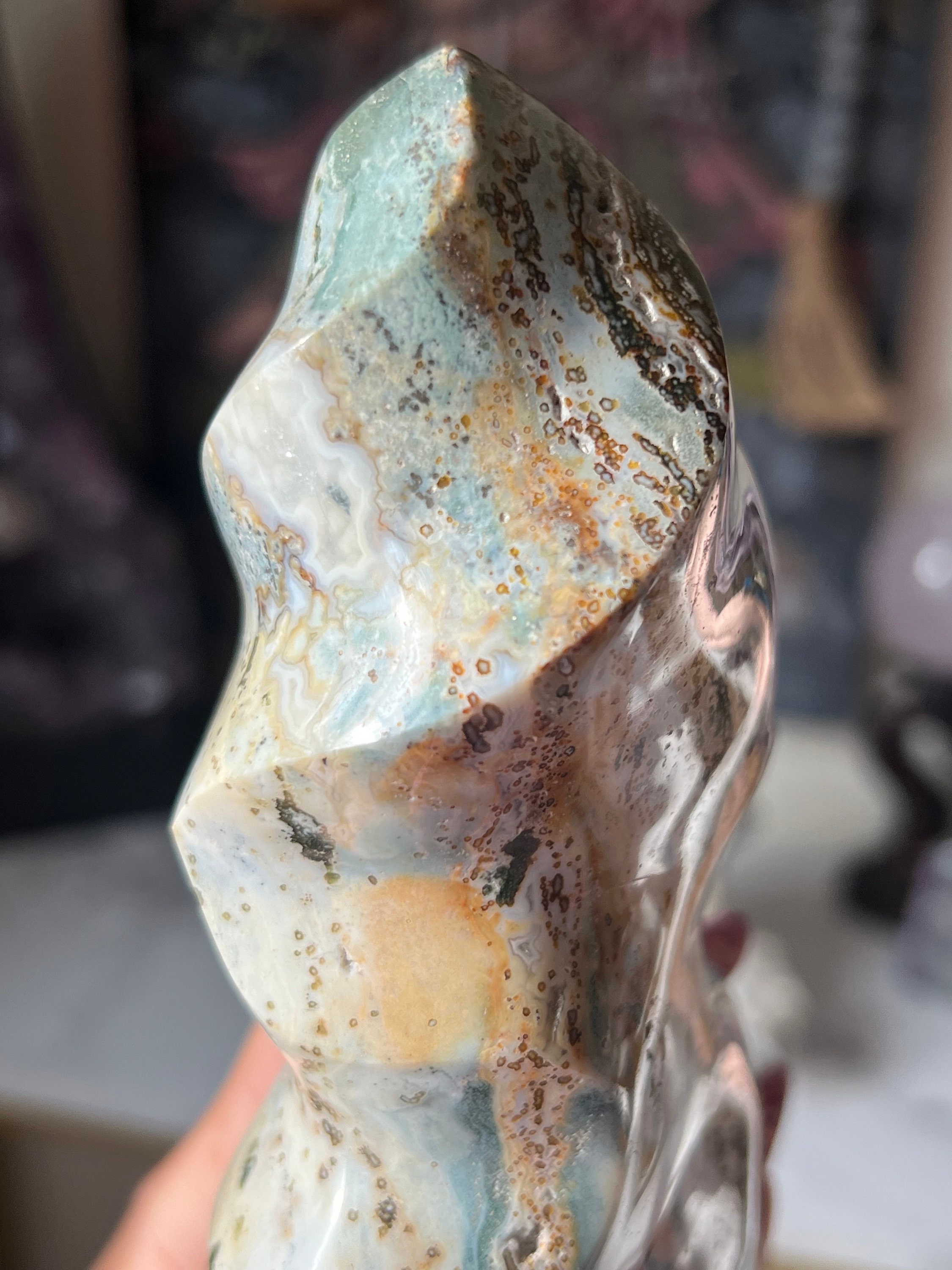 見事な鮮やかな色のマイクロオービキュラーオーシャンジャスパー