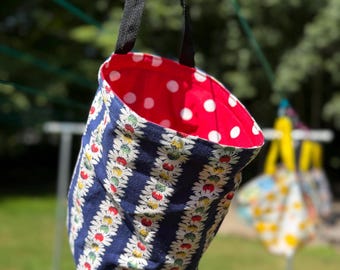Vintage Blue Daisies Clothespin Bag