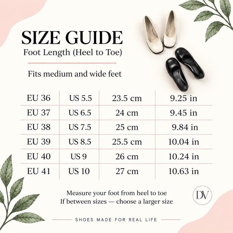 Op de afbeelding: Een maattabel voor schoenen met een paar beige en een paar zwarte instapschoenen. De tekst bevat 'SIZE GUIDE', 'Foot Length (Heel to Toe)', 'Fits medium and wide feet' en een tabel met afmetingen in cm en inches.