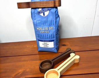 Kaffeelöffel Taschenclip, praktisches Chanukka Geschenk, Kaffeestation Dekor, Kafe Ästhetik, handgefertigter Taschenclip aus Holz, Geschenk für Papa