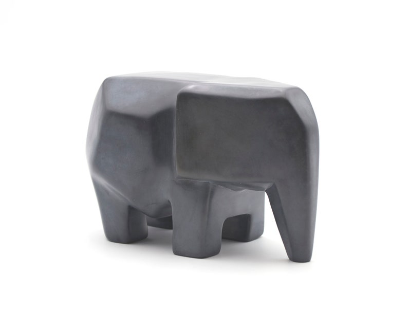 Faceted elephants for decoration or like bookends in different colors グレー