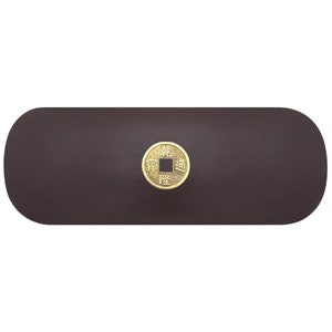 Etui na okulary Fung Shui Hard. Brązowe etui na okulary Lucky Chinese Coins. Orientalne etui na okulary do czytania. Azjatyckie etui na okulary przeciwsłoneczne Prezent urodzinowy