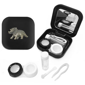 Triceratops-contactlenzendoosje. Reisset voor het weken van gehoornde dinosaurussen. Jurassic draagbare opslagcontainer. Archeoloog Fossil Vision Care Kit