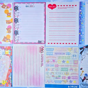 Puede incluir: Una colecci&oacute;n de ocho hojas de papeler&iacute;a decorativa con varios dise&ntilde;os. Las hojas presentan papel rayado con bordes coloridos, incluyendo im&aacute;genes de osos, corazones y otras ilustraciones lindas. Algunas hojas tienen texto como "With Love" y "Delight Day".