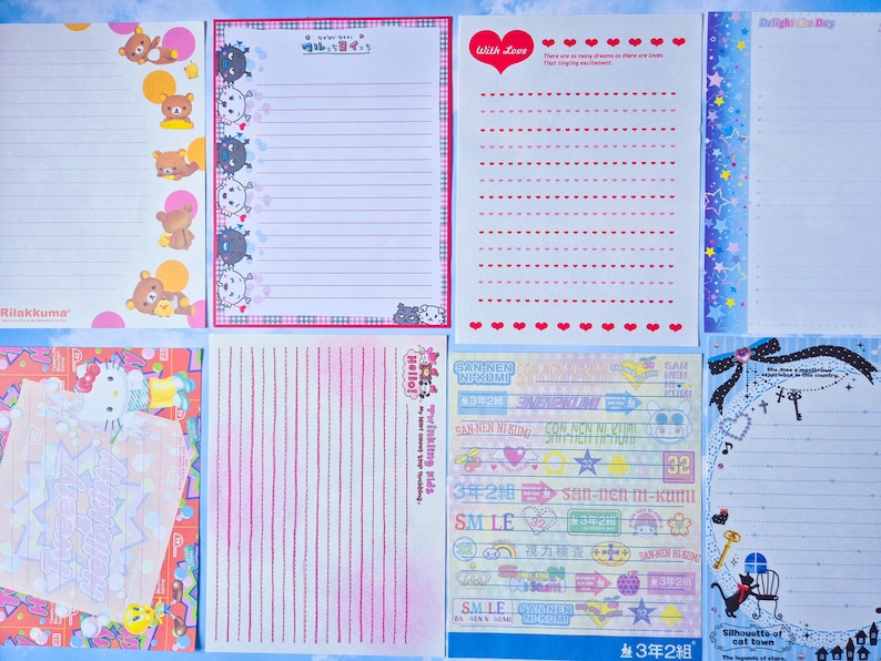 Puede incluir: Una colecci&oacute;n de ocho hojas de papeler&iacute;a decorativa con varios dise&ntilde;os. Las hojas presentan papel rayado con bordes coloridos, incluyendo im&aacute;genes de osos, corazones y otras ilustraciones lindas. Algunas hojas tienen texto como "With Love" y "Delight Day".