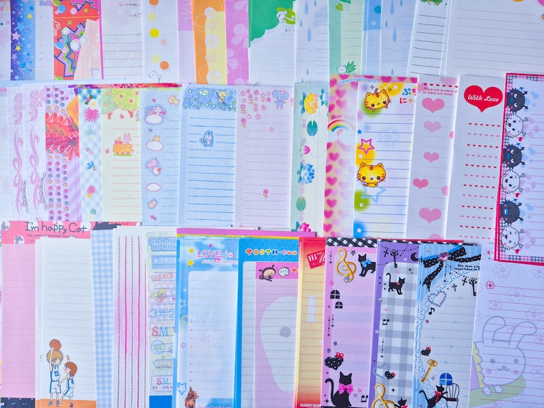 Puede incluir: Una colecci&oacute;n de hojas de papeler&iacute;a coloridas con varios dise&ntilde;os. Las hojas presentan patrones como corazones, estrellas y personajes de dibujos animados. Algunas hojas tienen l&iacute;neas para escribir, otras tienen bordes decorativos. El tema general es lindo y caprichoso.