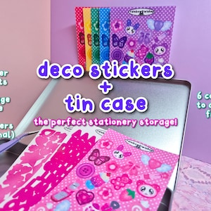 Könnte beinhalten: Ein Set aus Deco-Stickern und einer Blechdose. Das Bild zeigt Stickerbögen in verschiedenen Farben, darunter Rosa, Rot, Gelb, Grün und Blau. Der Text auf dem Bild lautet "deco stickers + tin case" und "6 Farben zur Auswahl".