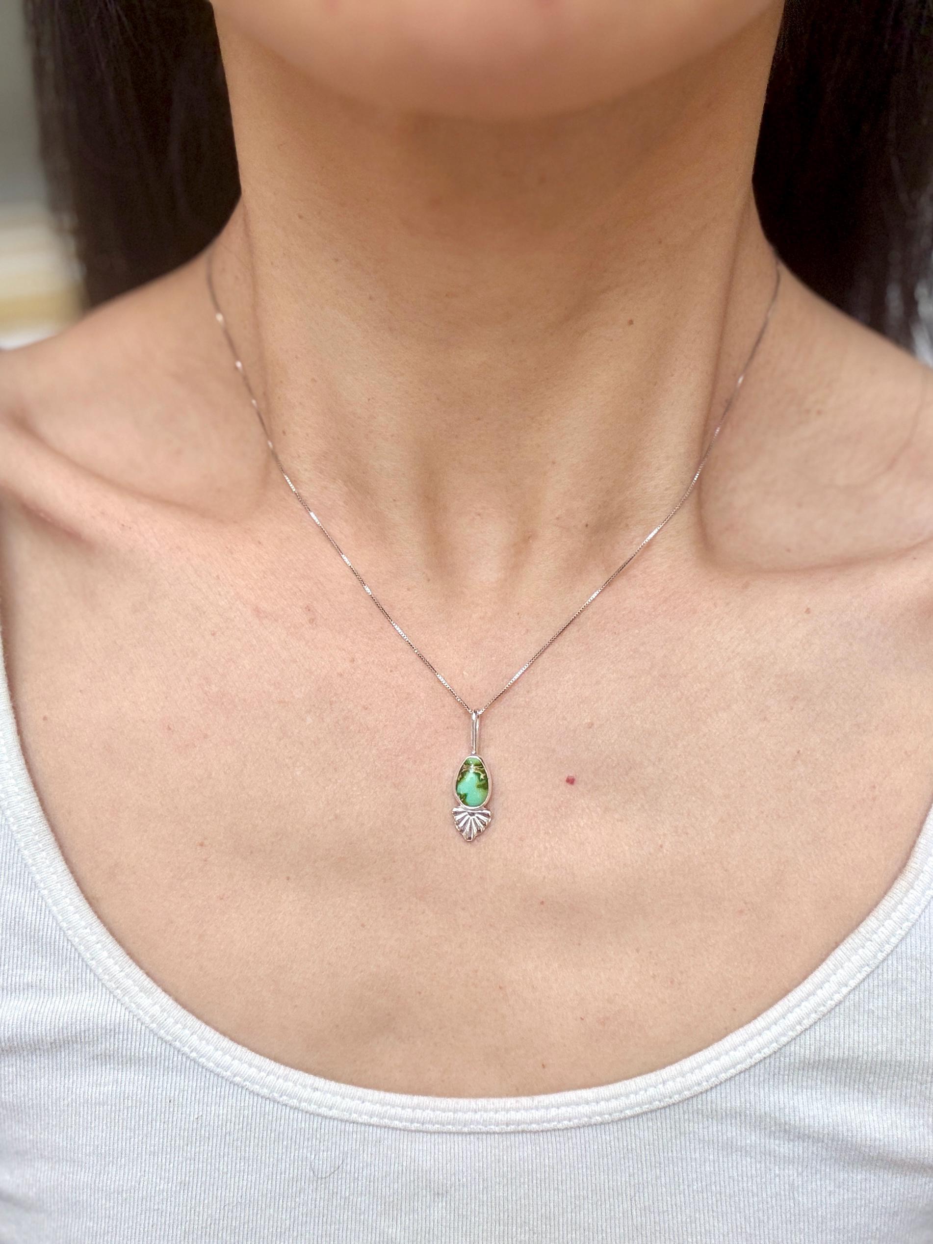 Artisanlab Jewelryの繊細なターコイズネックレス、キングマン