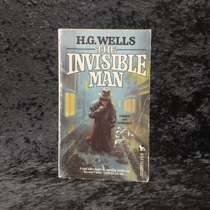 The Invisible Man by H.G. Wells - 1988 Vintage classic horror / science fiction paperback book